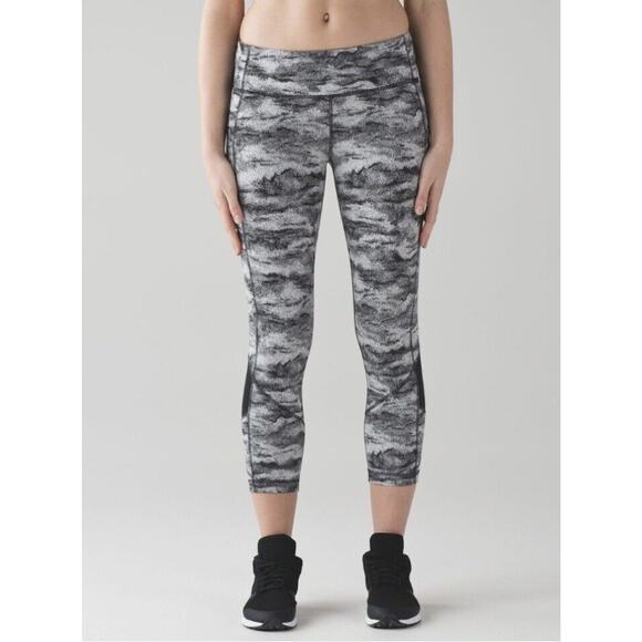 Lululemon Pace Rival Crop Tights 22” Luxtreme Hazy Days Black White sz 6 / S - Picture 5 of 15